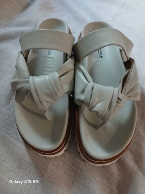 Knot-Front Cream Slide Sandals - Unbranded